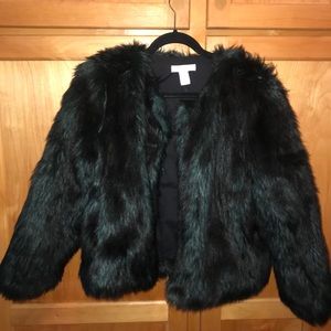 H&m faux fur jacket fits like a small